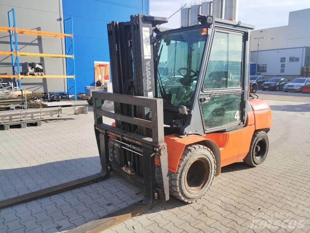 Toyota 02-8 FGJF 35 شاحنات LPG