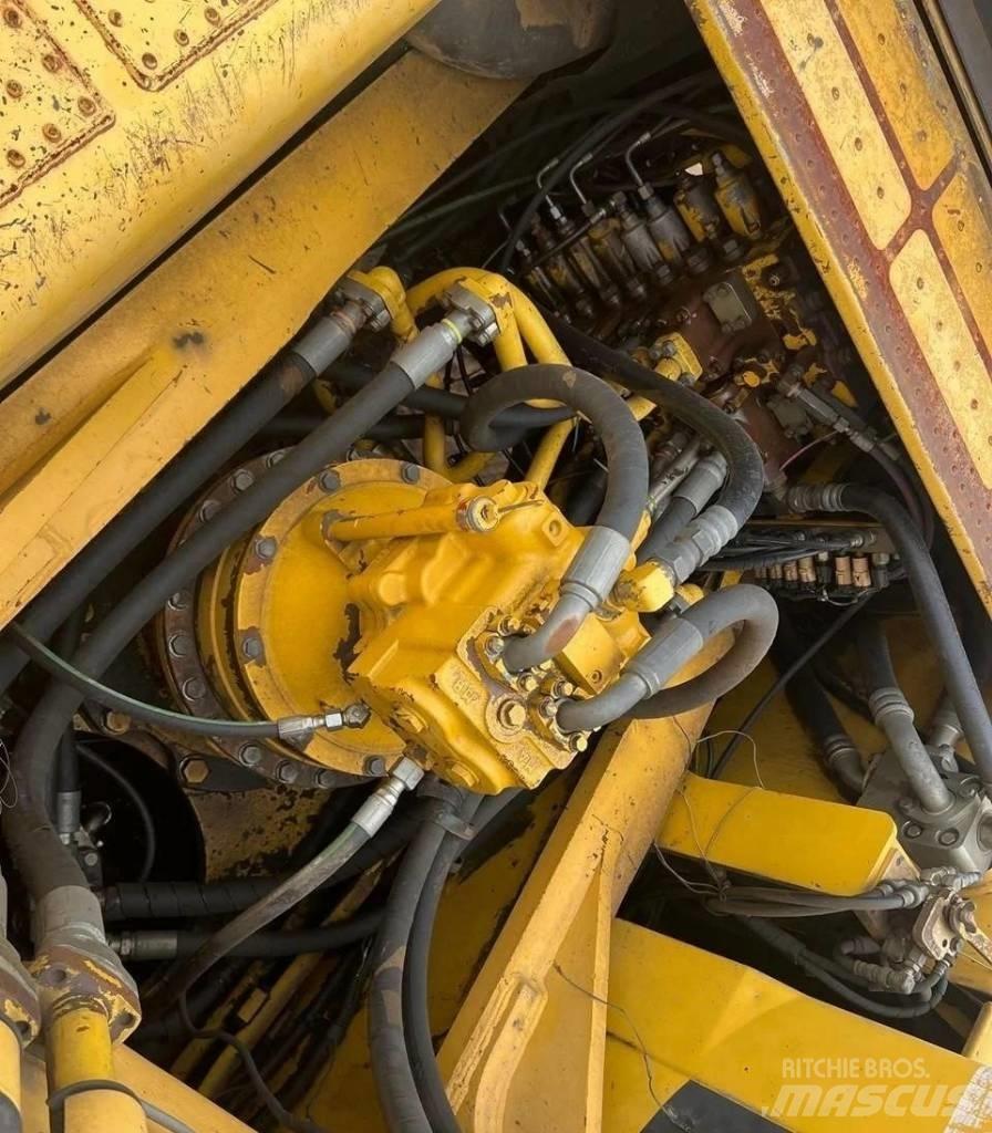 Komatsu PC 450 LC-8 حفارات زحافة