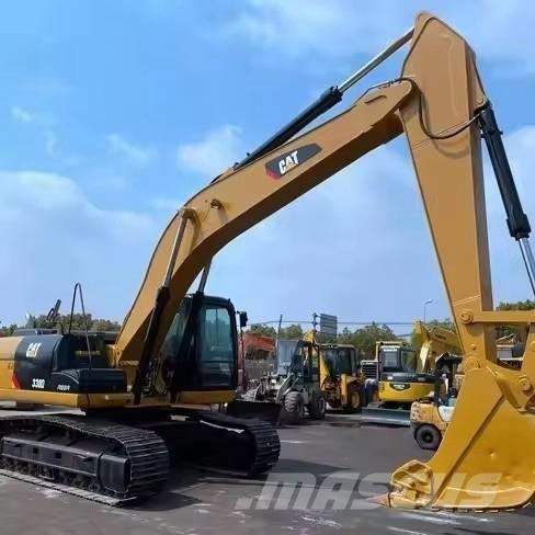 CAT 330 حفارات زحافة