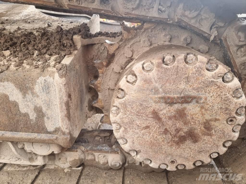 Volvo EC 250 D L حفارات زحافة