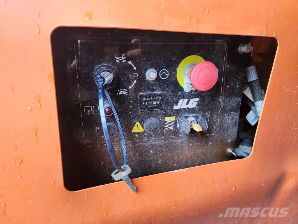 JLG 4069 LE رافعات مقصية الشكل