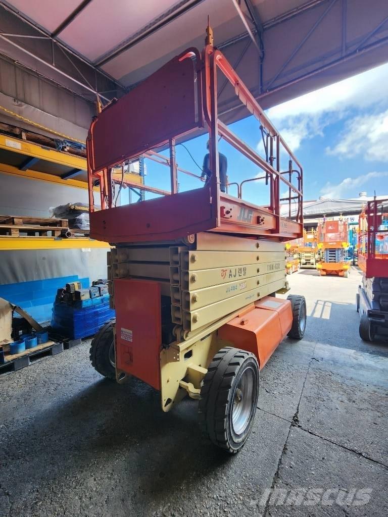JLG 4069 LE رافعات مقصية الشكل
