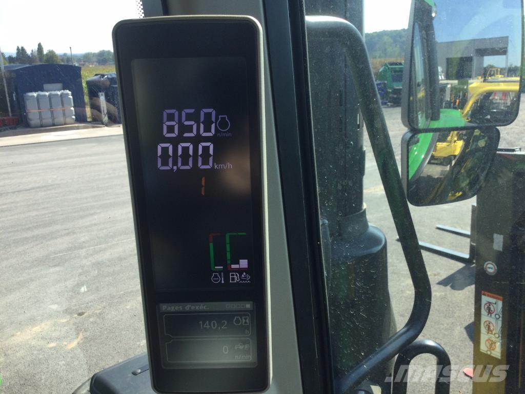 John Deere 6100M الجرارات