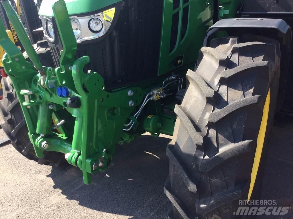 John Deere 6100M الجرارات