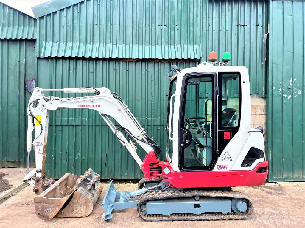 Takeuchi TB225 حفارات صغيرة أقل من 7 طن (حفارات صغيرة)