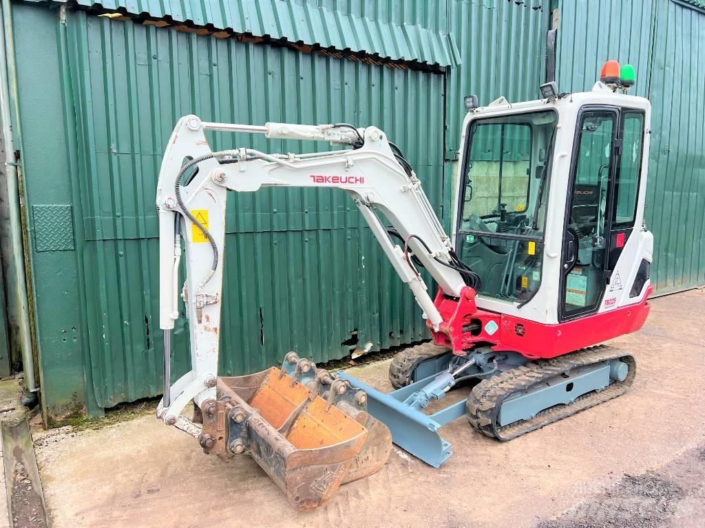 Takeuchi TB225 حفارات صغيرة أقل من 7 طن (حفارات صغيرة)