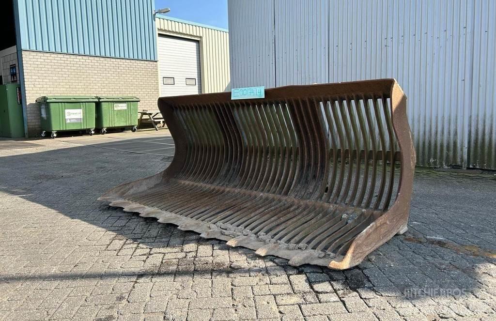  Onbekend UH-2700 دلاء