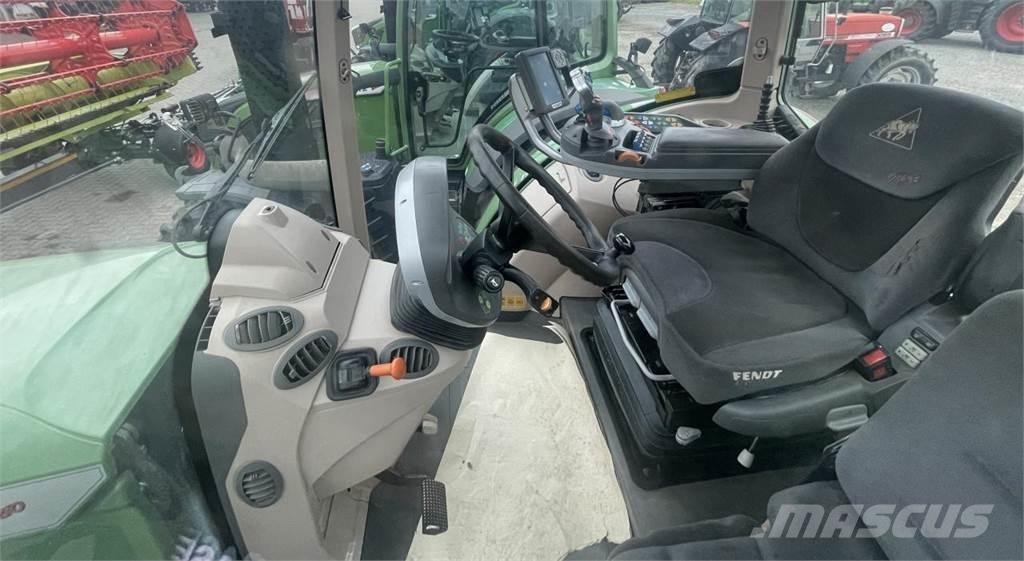 Fendt 820 Vario الجرارات
