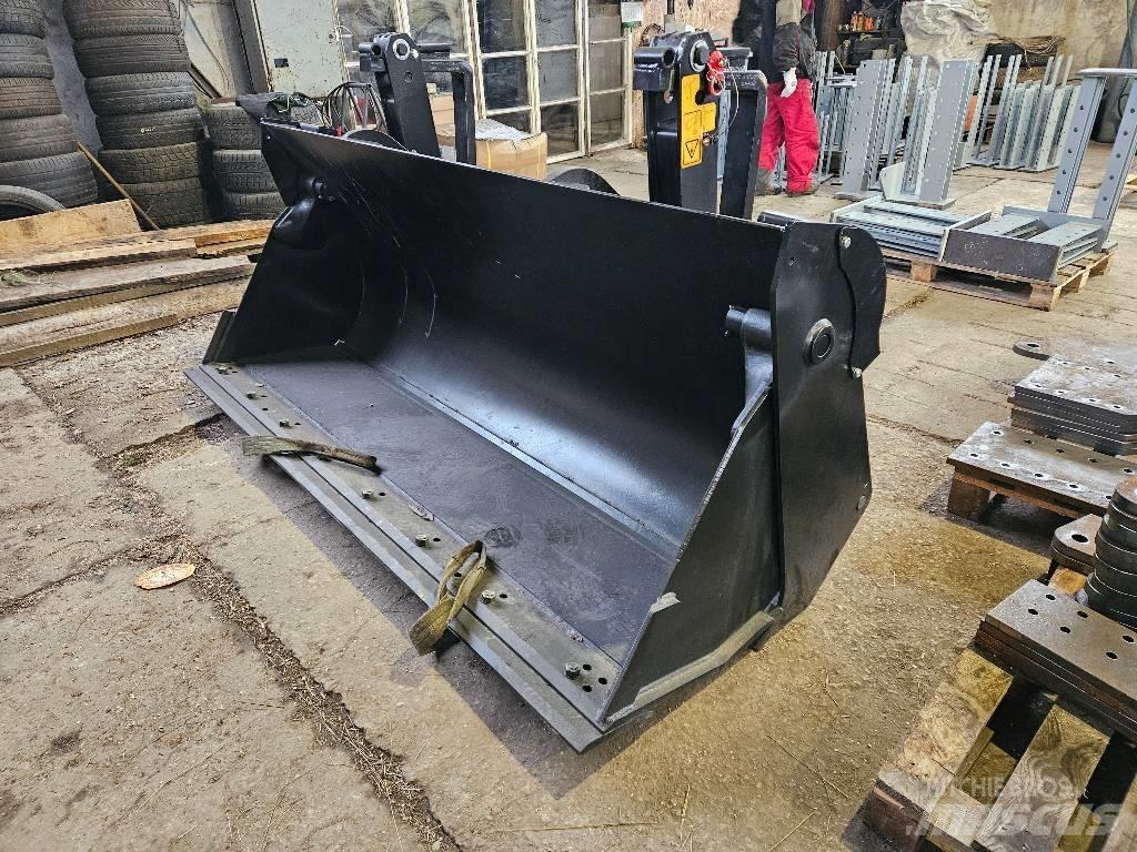 JCB 4 CX دلاء
