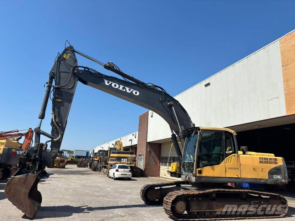 Volvo EC 240 C L حفارات زحافة