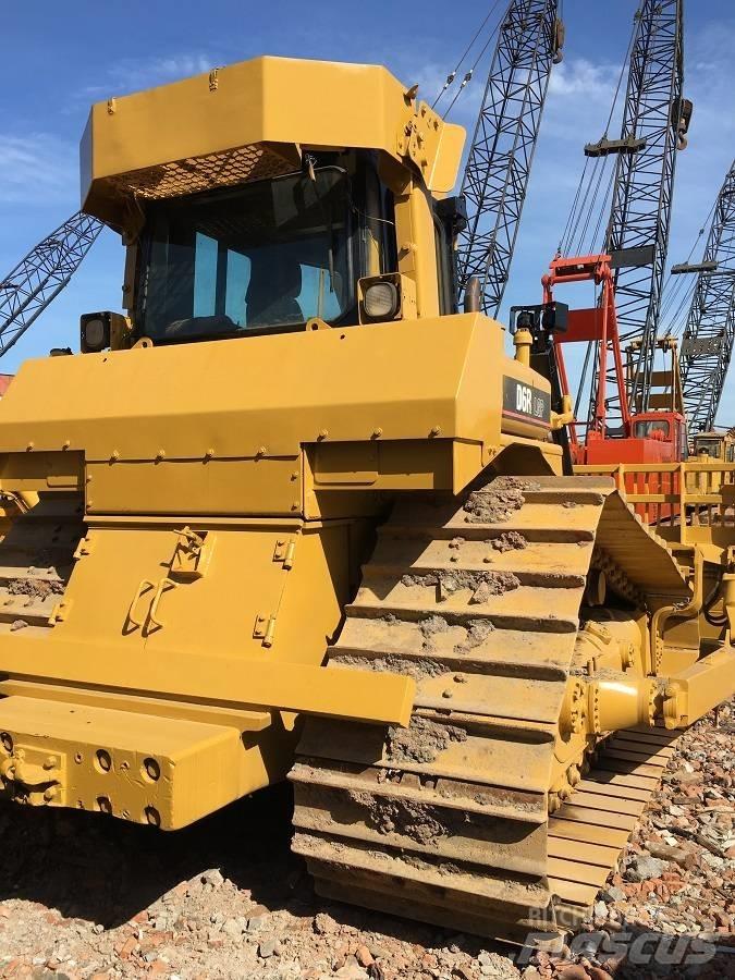 CAT D6R بلدوزرات مجنزرة