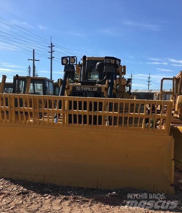 CAT D6R بلدوزرات مجنزرة