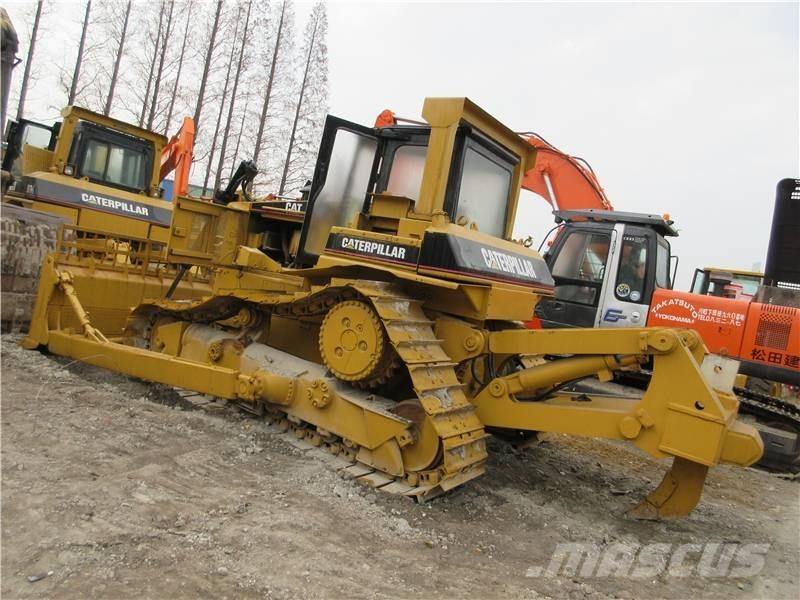 CAT D 7 R بلدوزرات مجنزرة