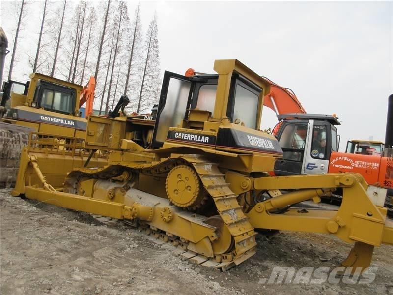 CAT D 7 R بلدوزرات مجنزرة