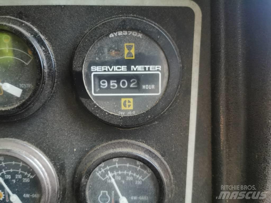 CAT D 4 H بلدوزرات مجنزرة