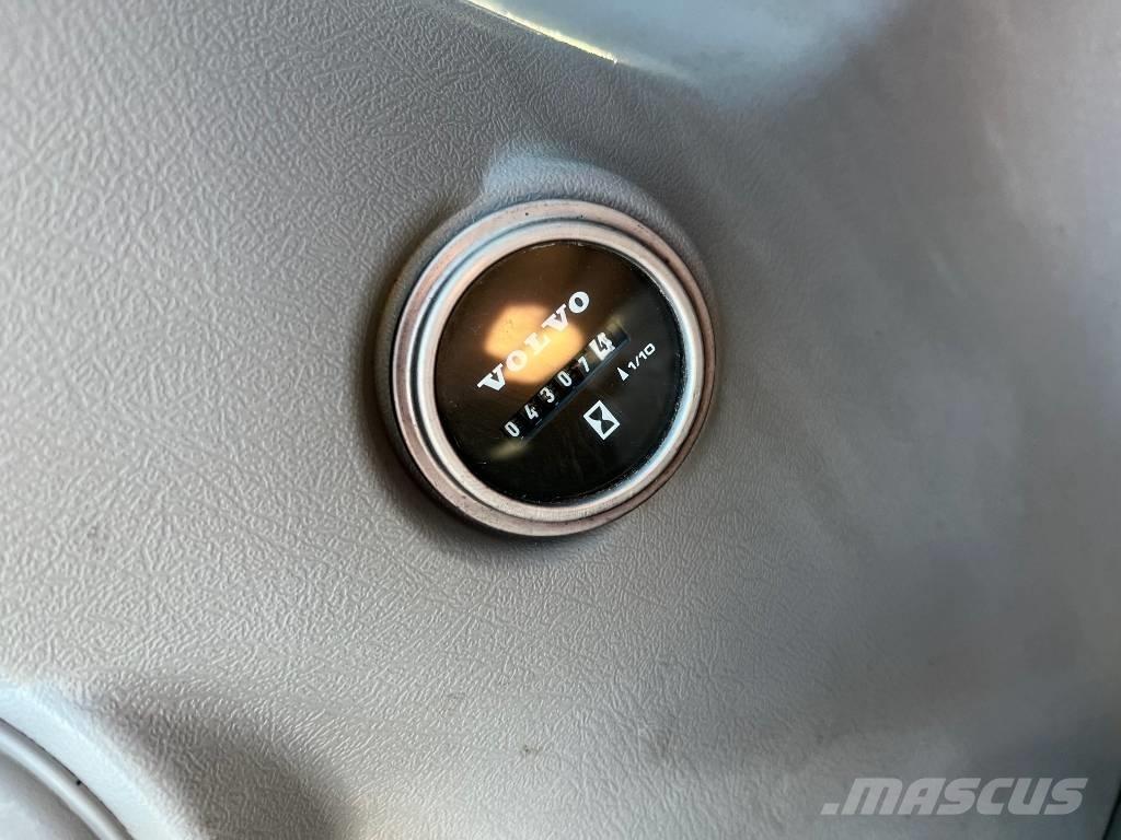 Volvo EWR 150 E حفارات بعجل