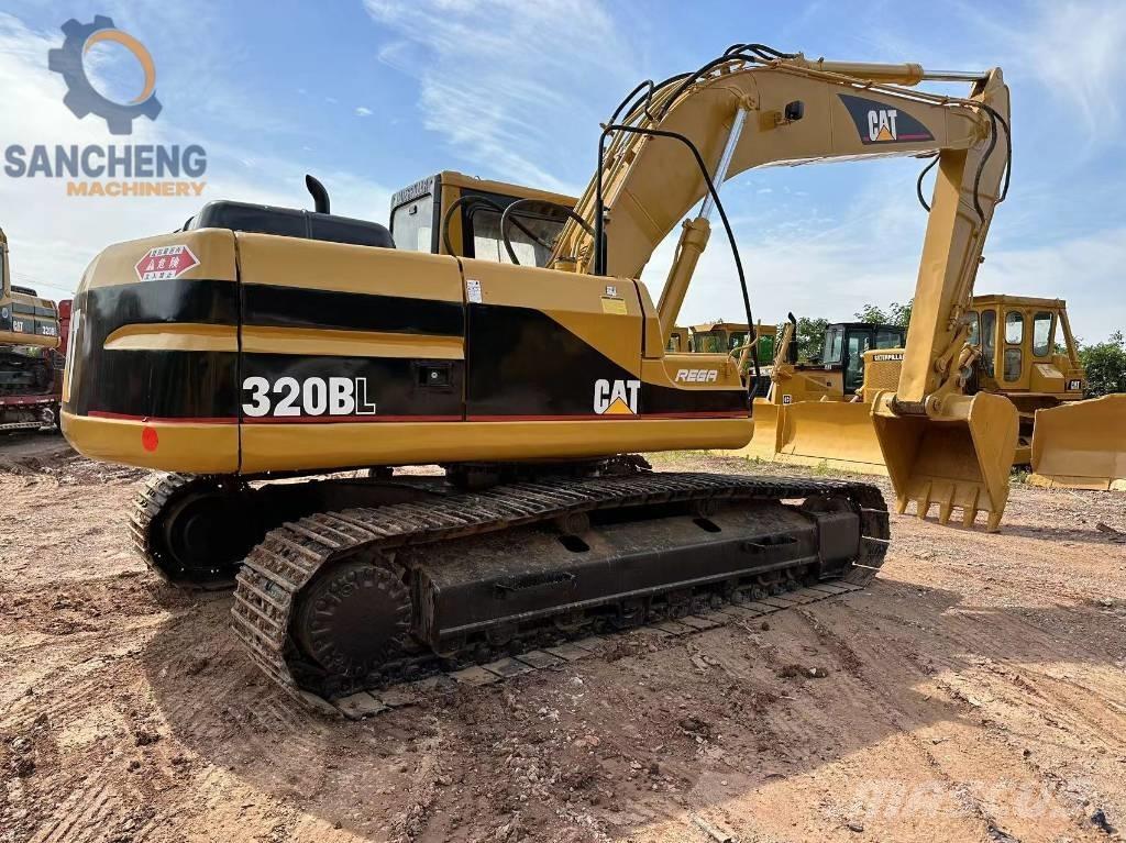 CAT 320B حفارات زحافة