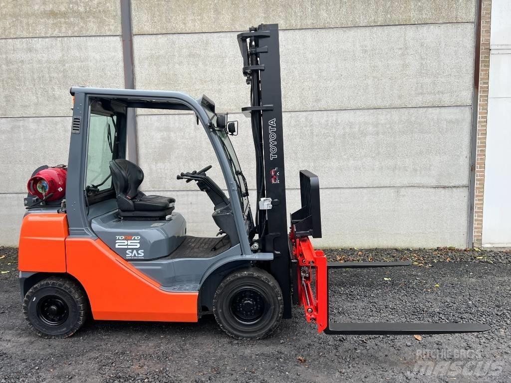 Toyota 02-8 FGF 25 شاحنات LPG