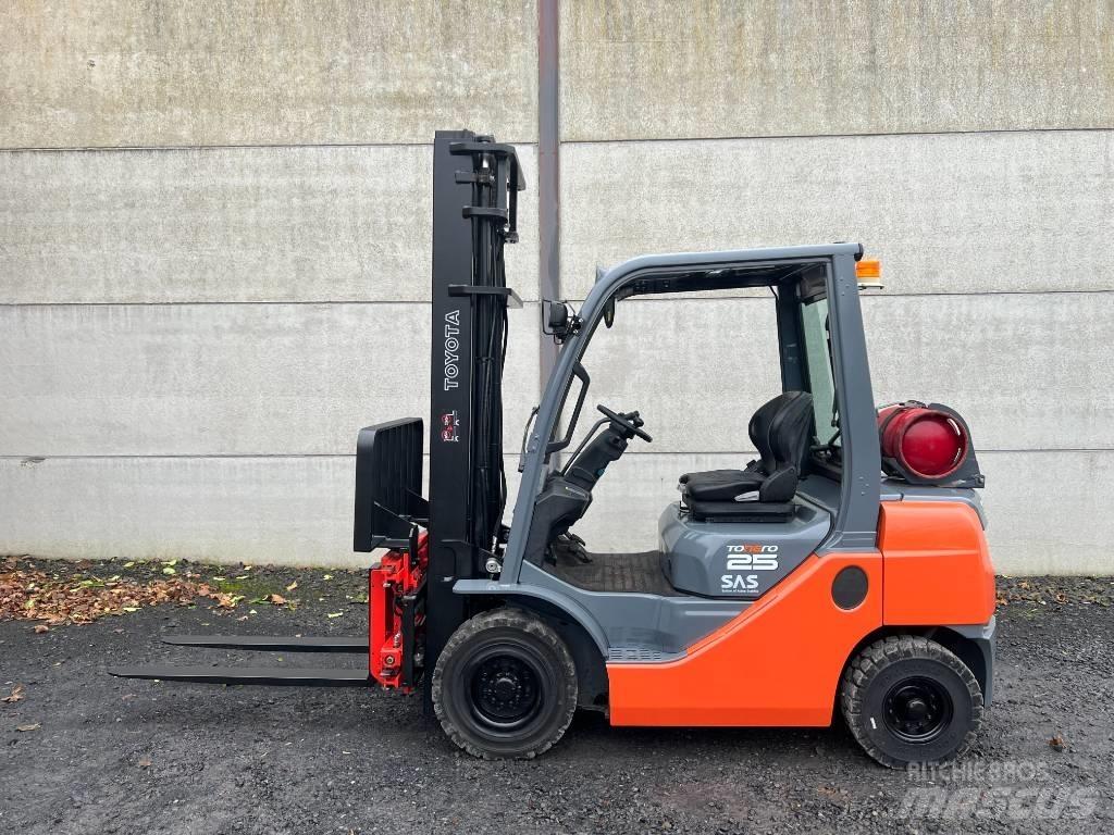 Toyota 02-8 FGF 25 شاحنات LPG