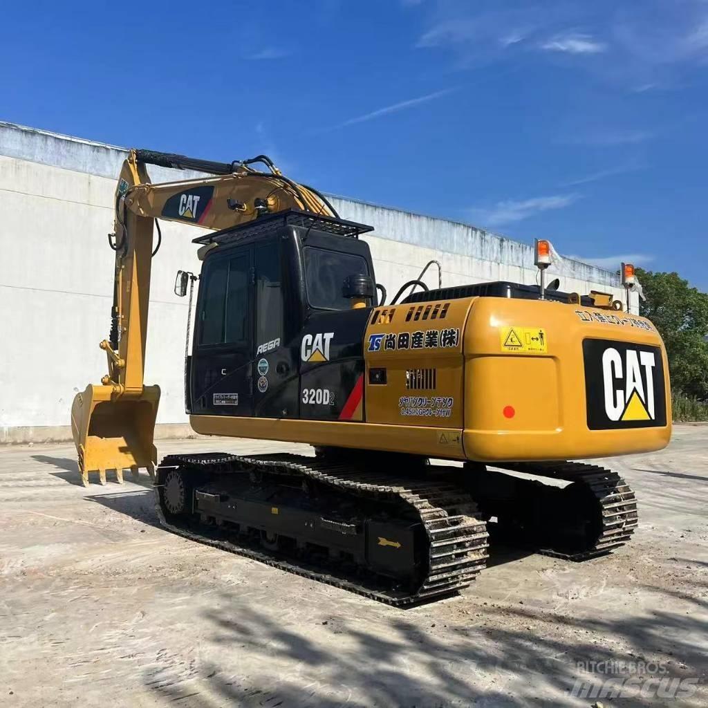 CAT 320 D2 L حفارات زحافة
