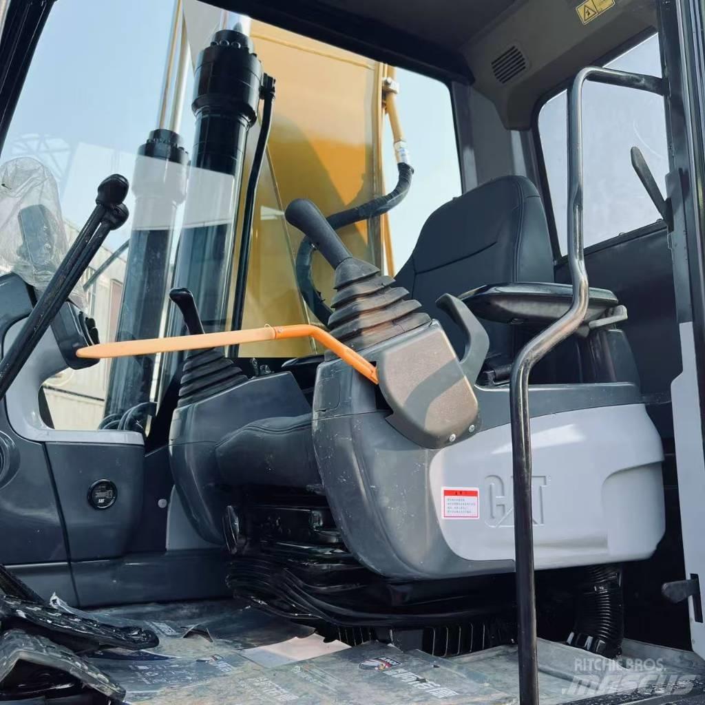 CAT 320 D2 L حفارات زحافة