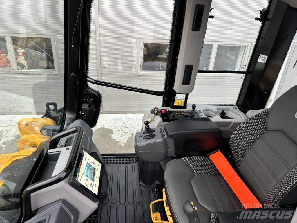 CAT 963 *MIETE/RENTAL لوادر زحافة