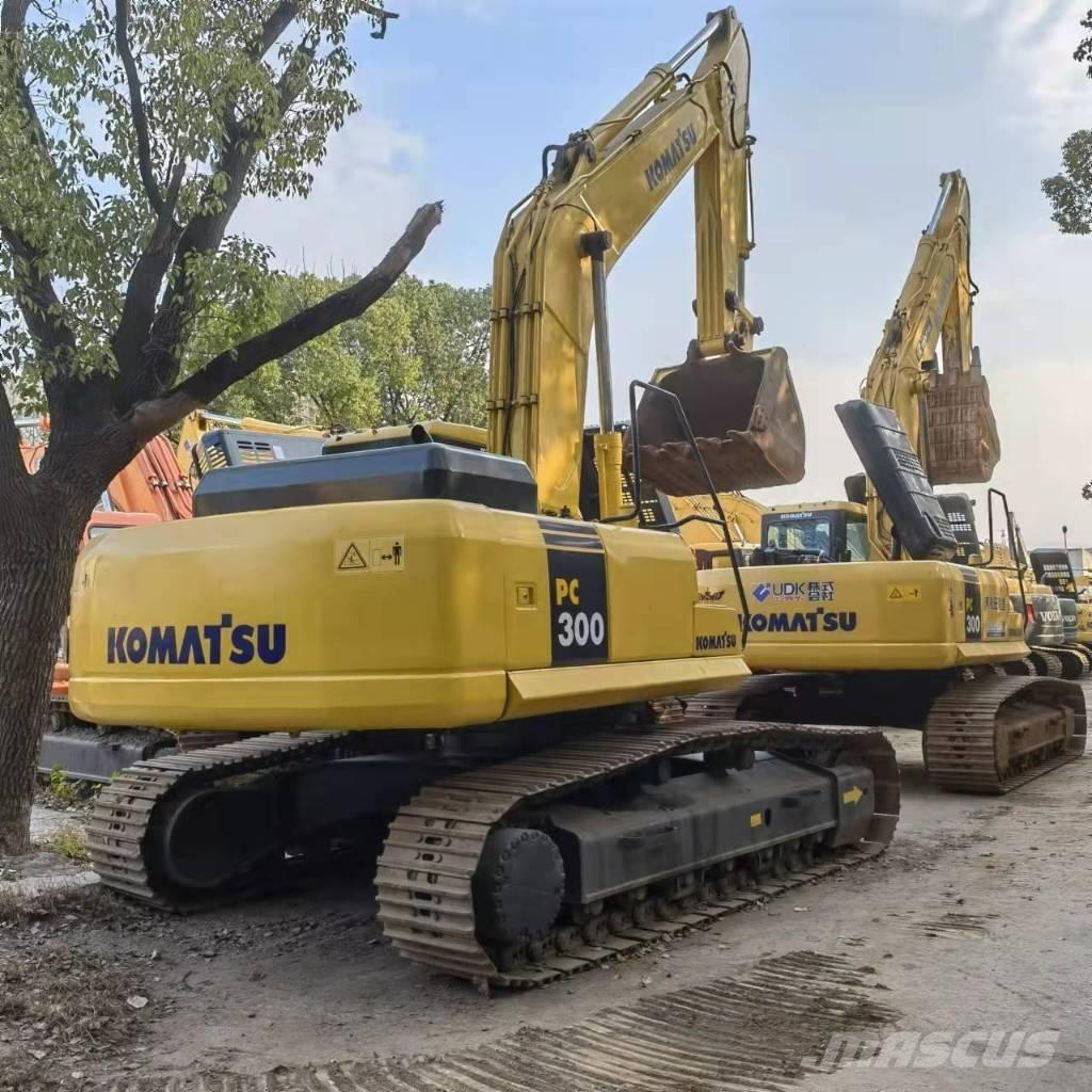 Komatsu PC 300 حفارات زحافة