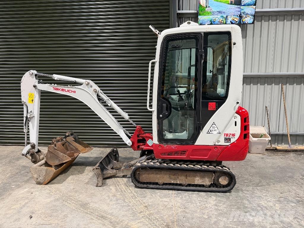Takeuchi TB 216 حفارات صغيرة أقل من 7 طن (حفارات صغيرة)