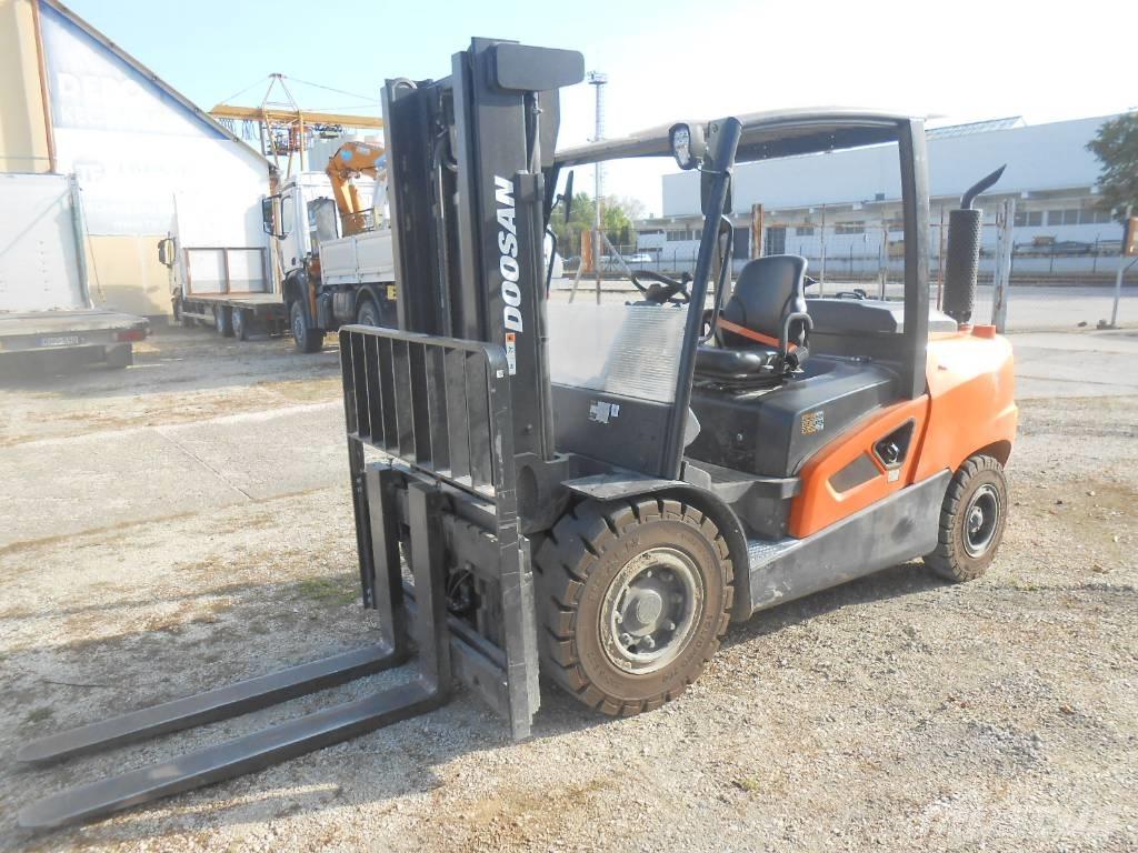 Doosan D50 SC-09 شاحنات الديزل