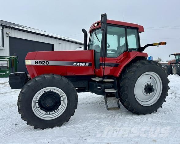 Case IH 8920 الجرارات