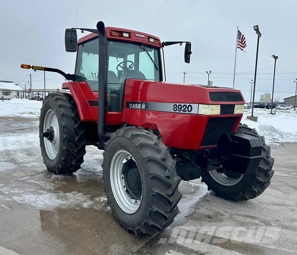 Case IH 8920 الجرارات