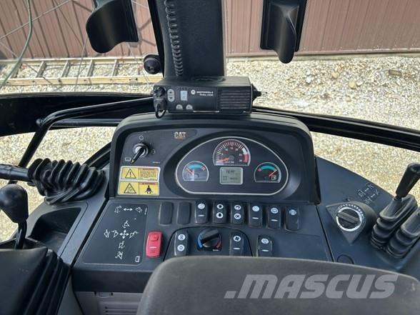 CAT 420F لوادر ذات جرافات عكسية