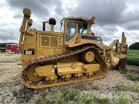 CAT D8N بلدوزرات مجنزرة