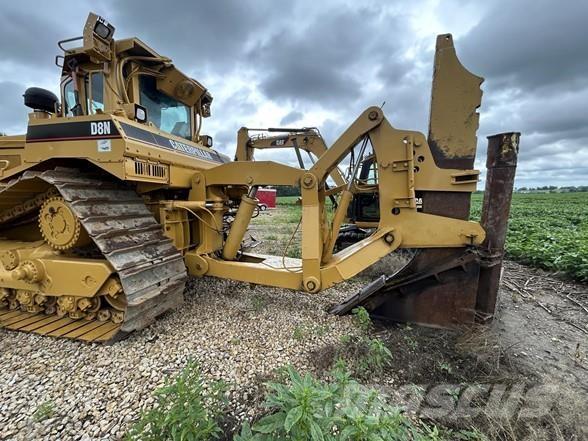 CAT D8N بلدوزرات مجنزرة