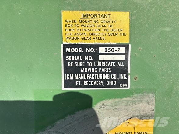 J&M 250-7 مقطورة حبوب