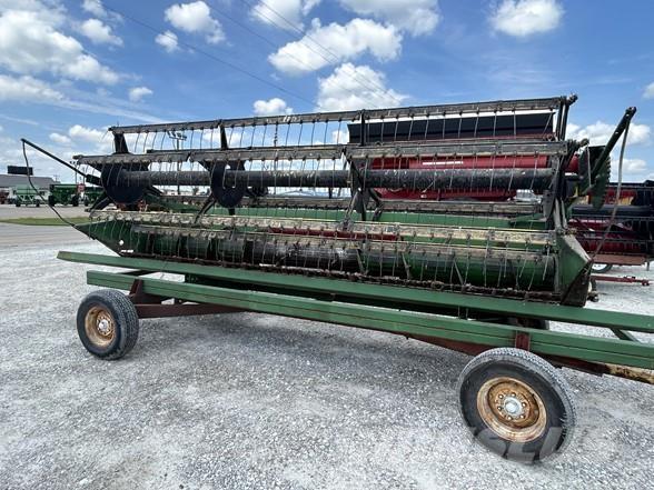 John Deere 220 رؤوس الحصادات الدراسات