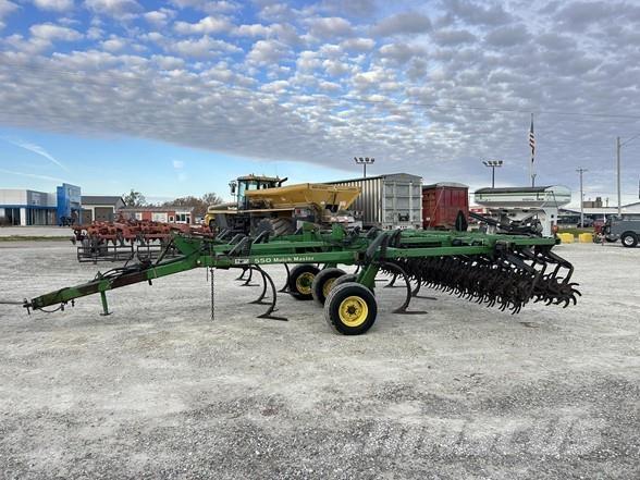 John Deere 550 ماكينات وملحقات زراعة أخرى