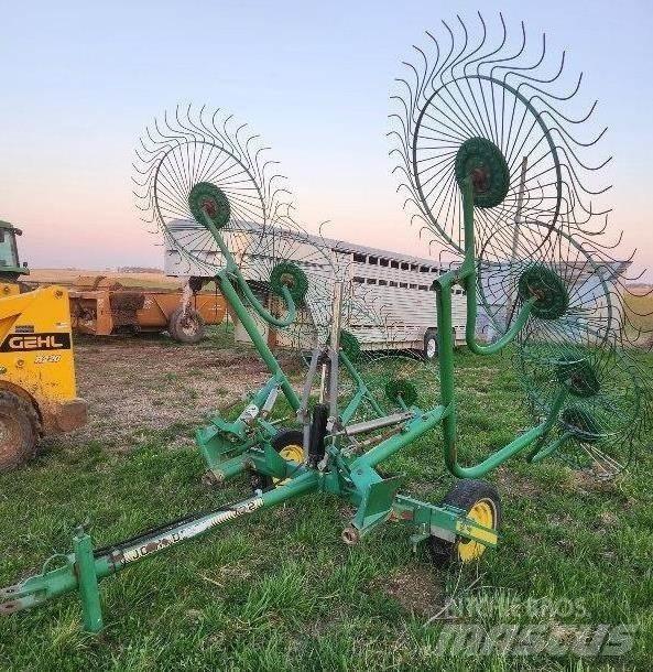 John Deere 702 مكابس وميبسات التبن