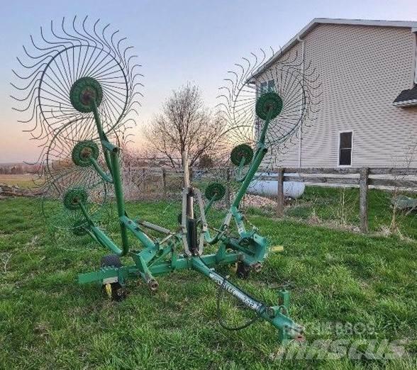 John Deere 702 مكابس وميبسات التبن