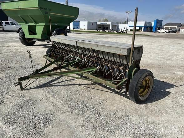 John Deere B مثاقيب