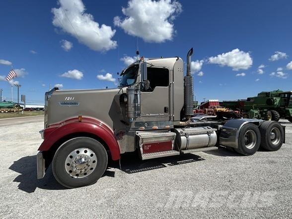 Kenworth W900 وحدات الجر