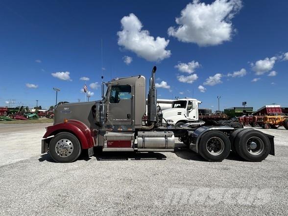 Kenworth W900 وحدات الجر
