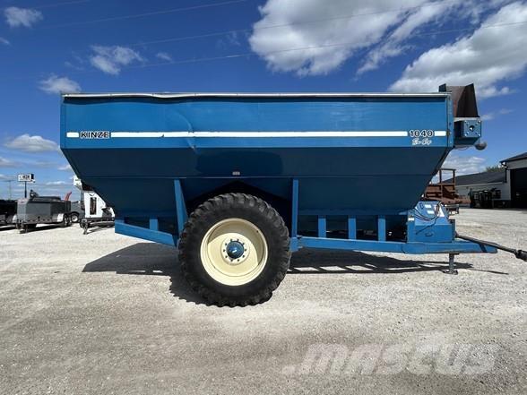 Kinze 1040 مقطورة حبوب
