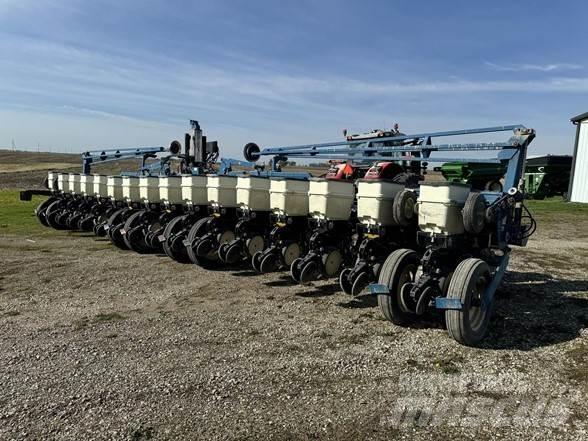 Kinze 3600 معدات بذر