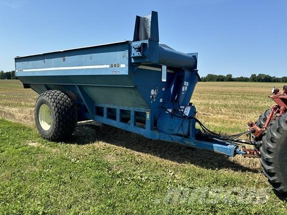 Kinze 840 مقطورة حبوب