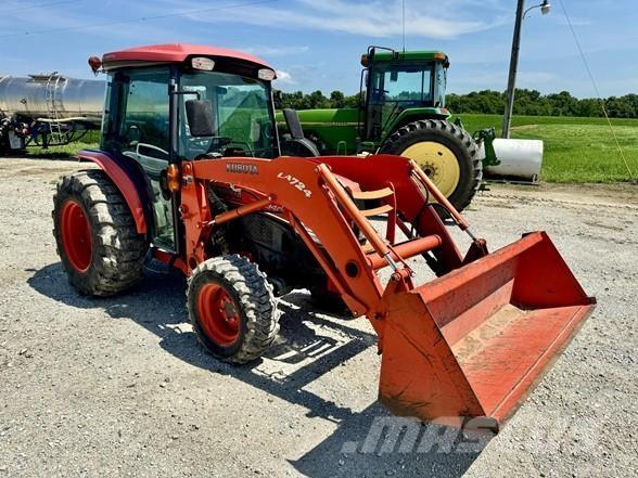 Kubota L3940 الجرارات