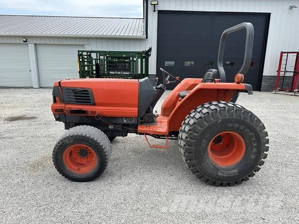 Kubota L4200 الجرارات