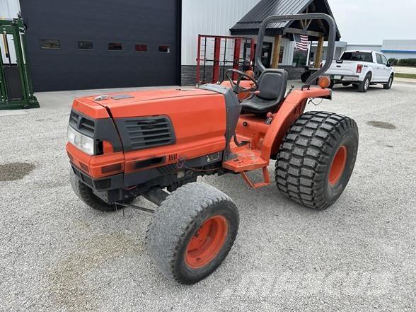 Kubota L4200 الجرارات