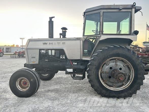 White 2-135 الجرارات