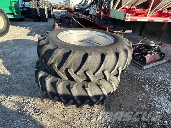 White 2-135 الجرارات